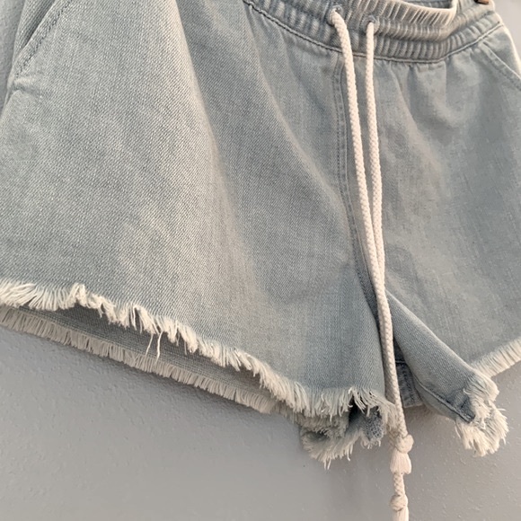 Aerie • Chambray Frayed Jean Shorts With Elastic Drawstring Waist Size Small - Picture 4 of 8